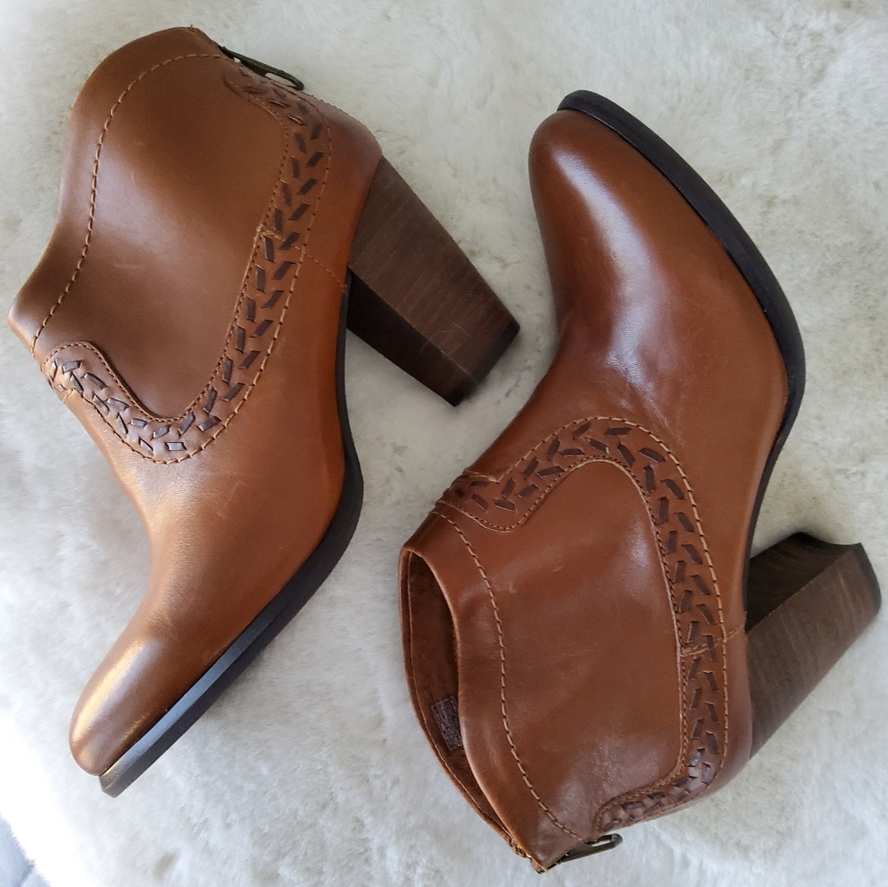 UGG Woman's Leather Charlotte Ankle Boots - Picture 10 of 16